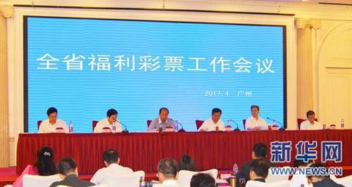 关于下半场的战术调整我不喜欢我们在中前场表现得不够紧凑，我不喜欢他们在这场比赛中防守的方式。